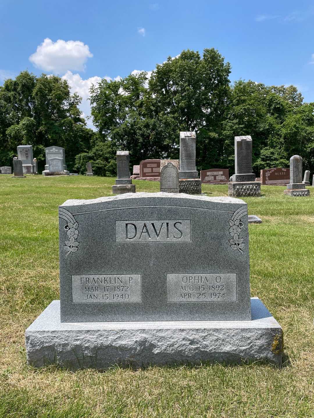Ophia O. Davis's grave. Photo 1
