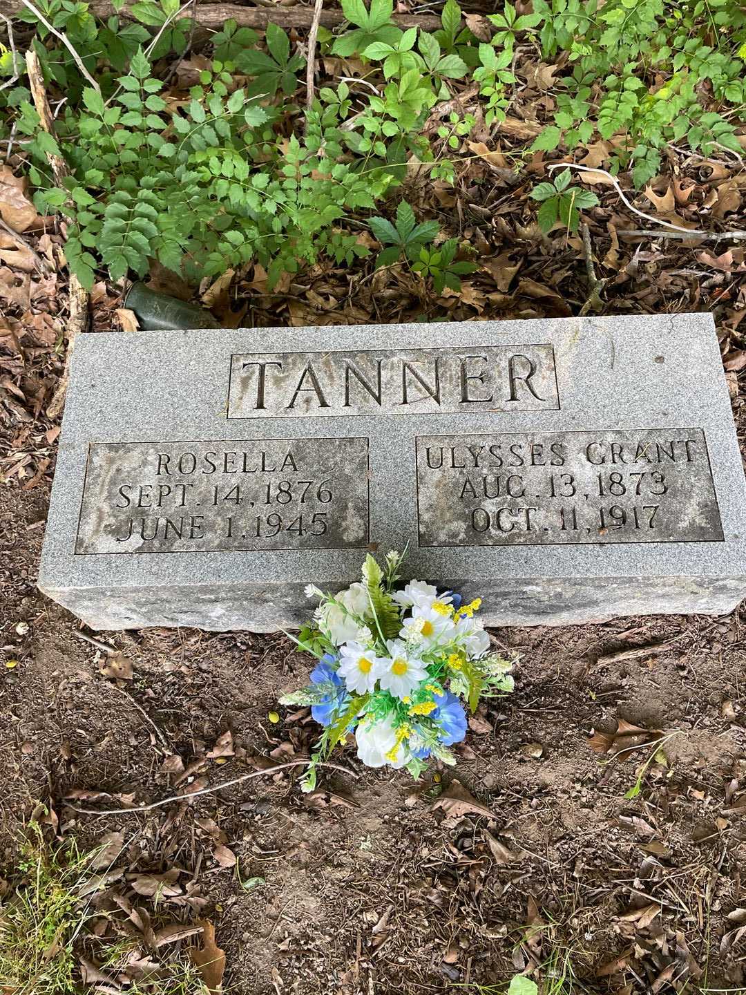 Rosella Tanner's grave. Photo 1