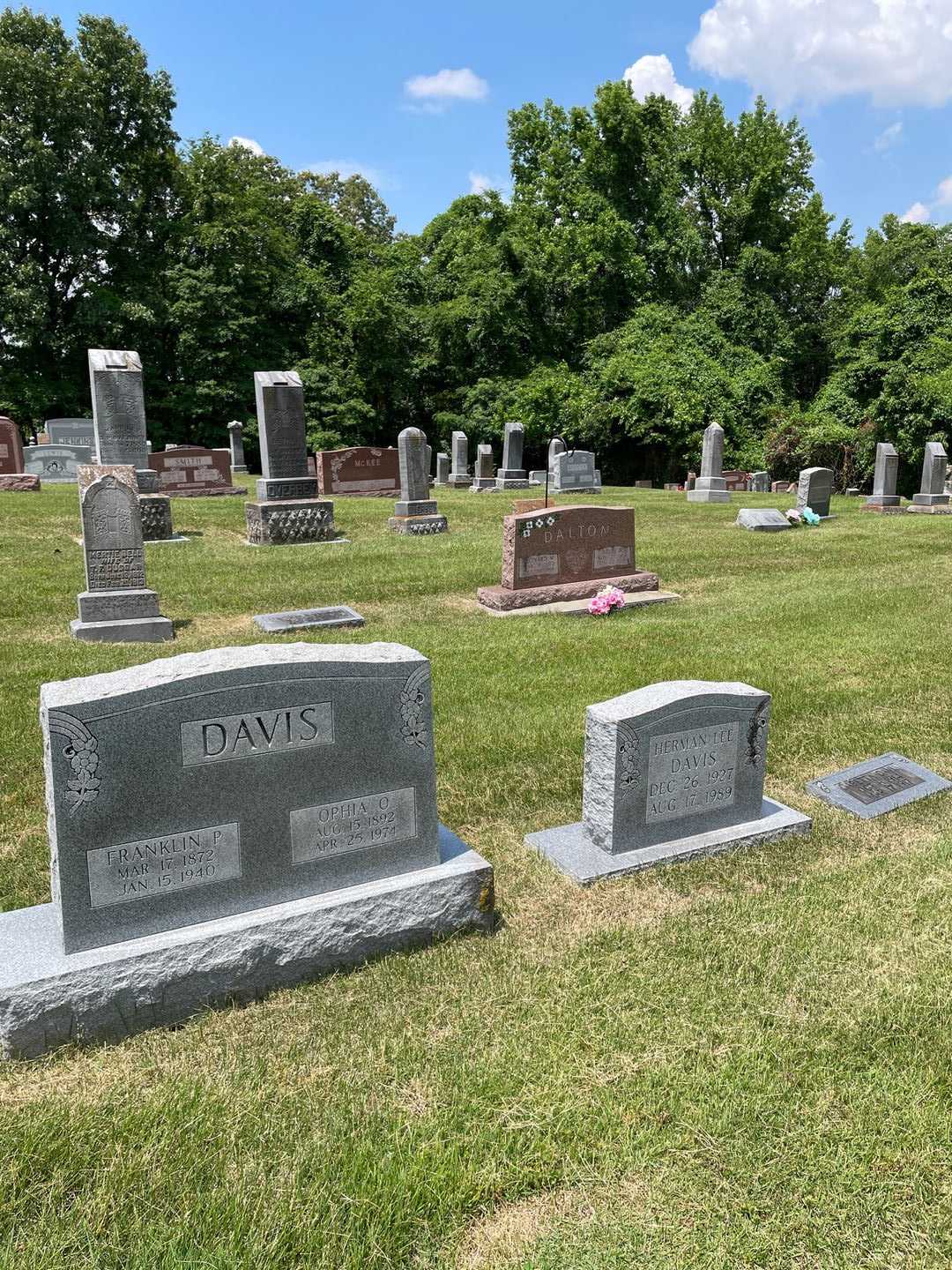 Ophia O. Davis's grave. Photo 2