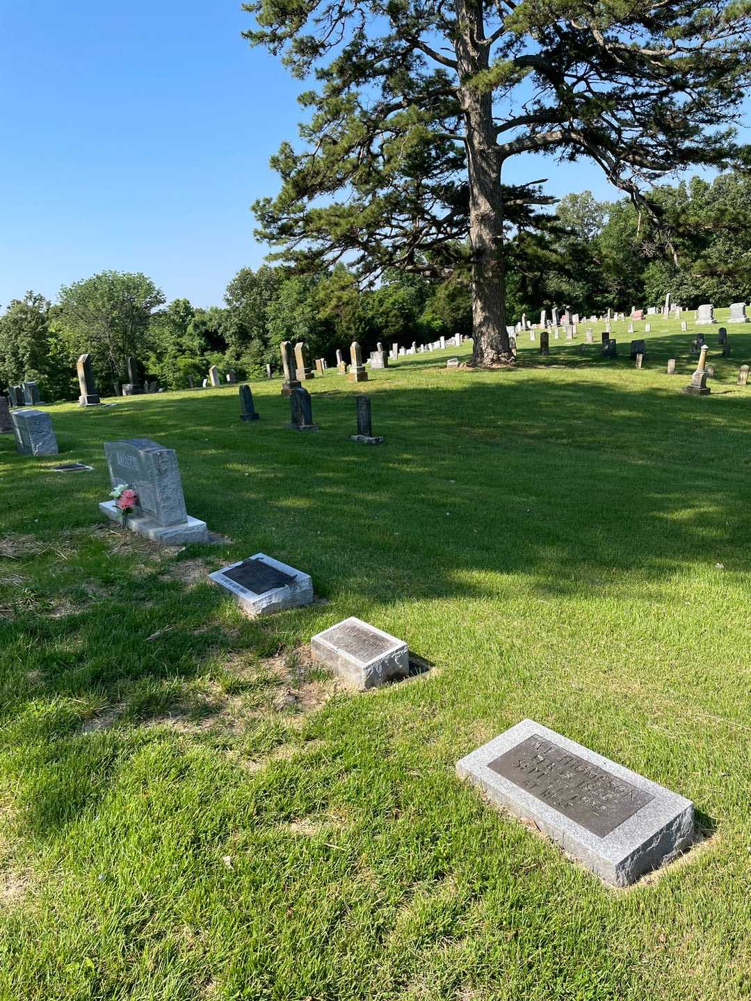 A. L. Thompson's grave. Photo 2