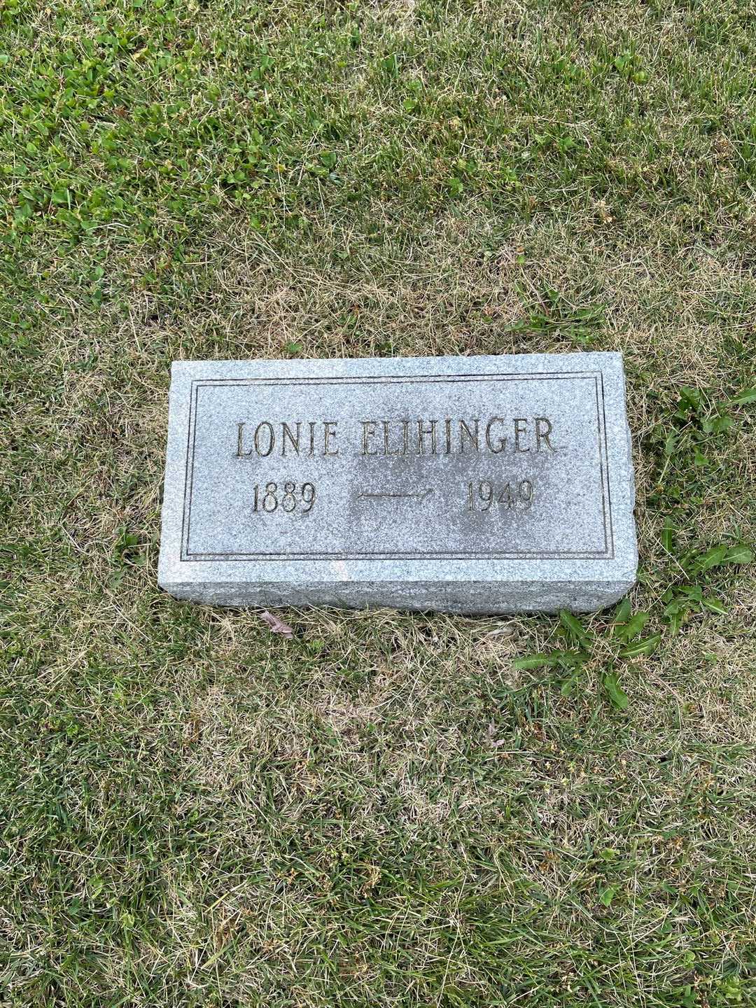 Lonie Elihinger's grave. Photo 1