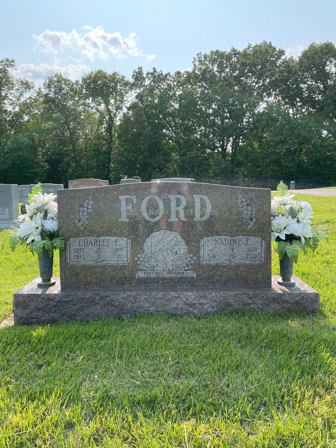 Nadine J. Ford's grave. Photo 1