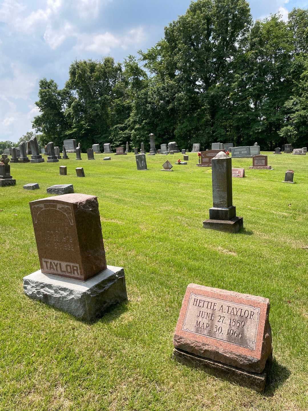 Hettie A. Taylor's grave. Photo 2