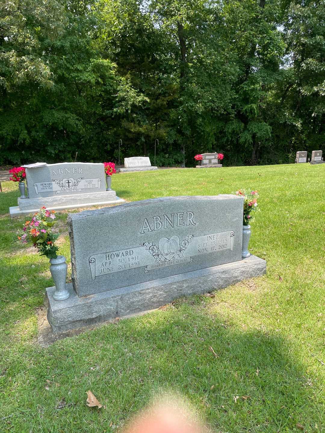 Inez Abner's grave. Photo 4