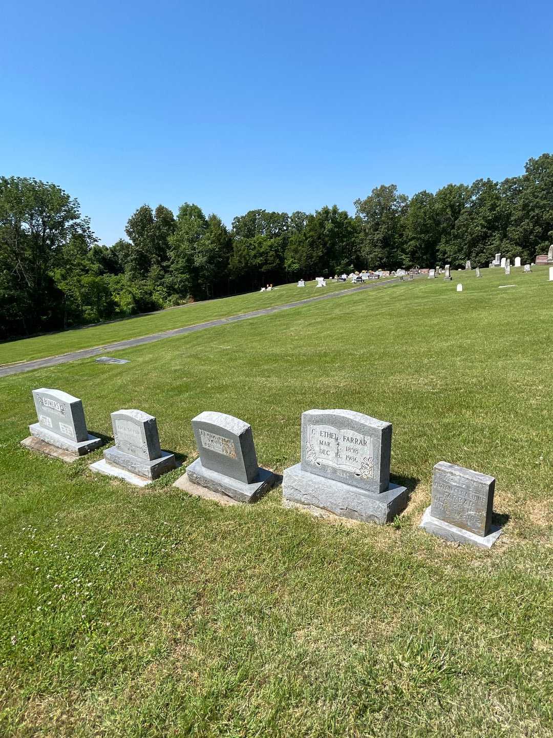 Vivian Geraldine Farrar's grave. Photo 2