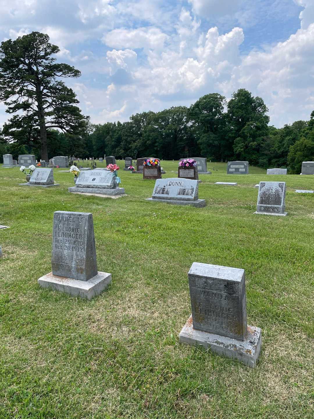 Wanda Elihinger's grave. Photo 2