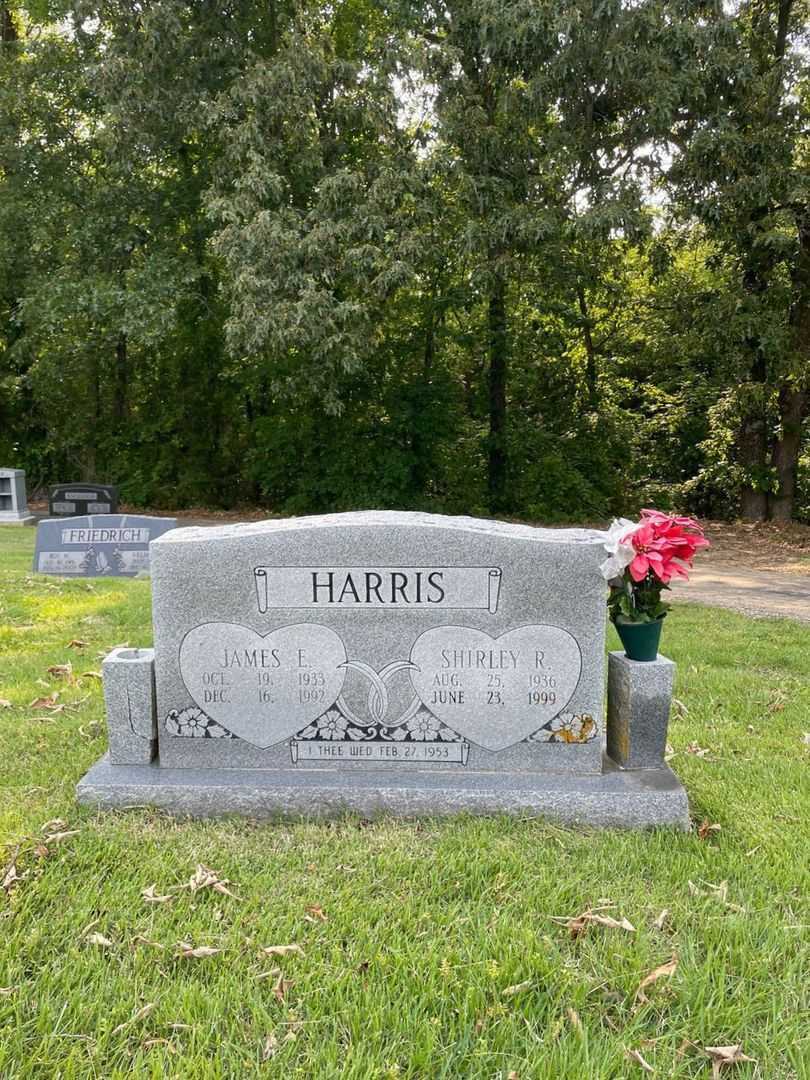 Shirley R. Harris's grave. Photo 1