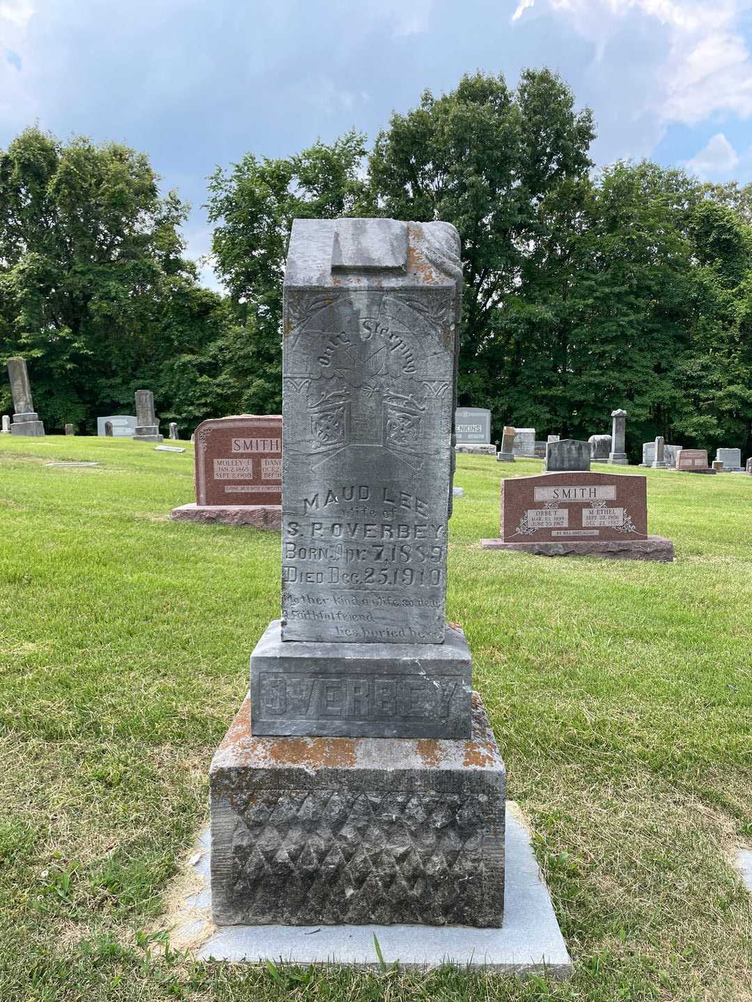 Maud Lee Overbey's grave. Photo 1