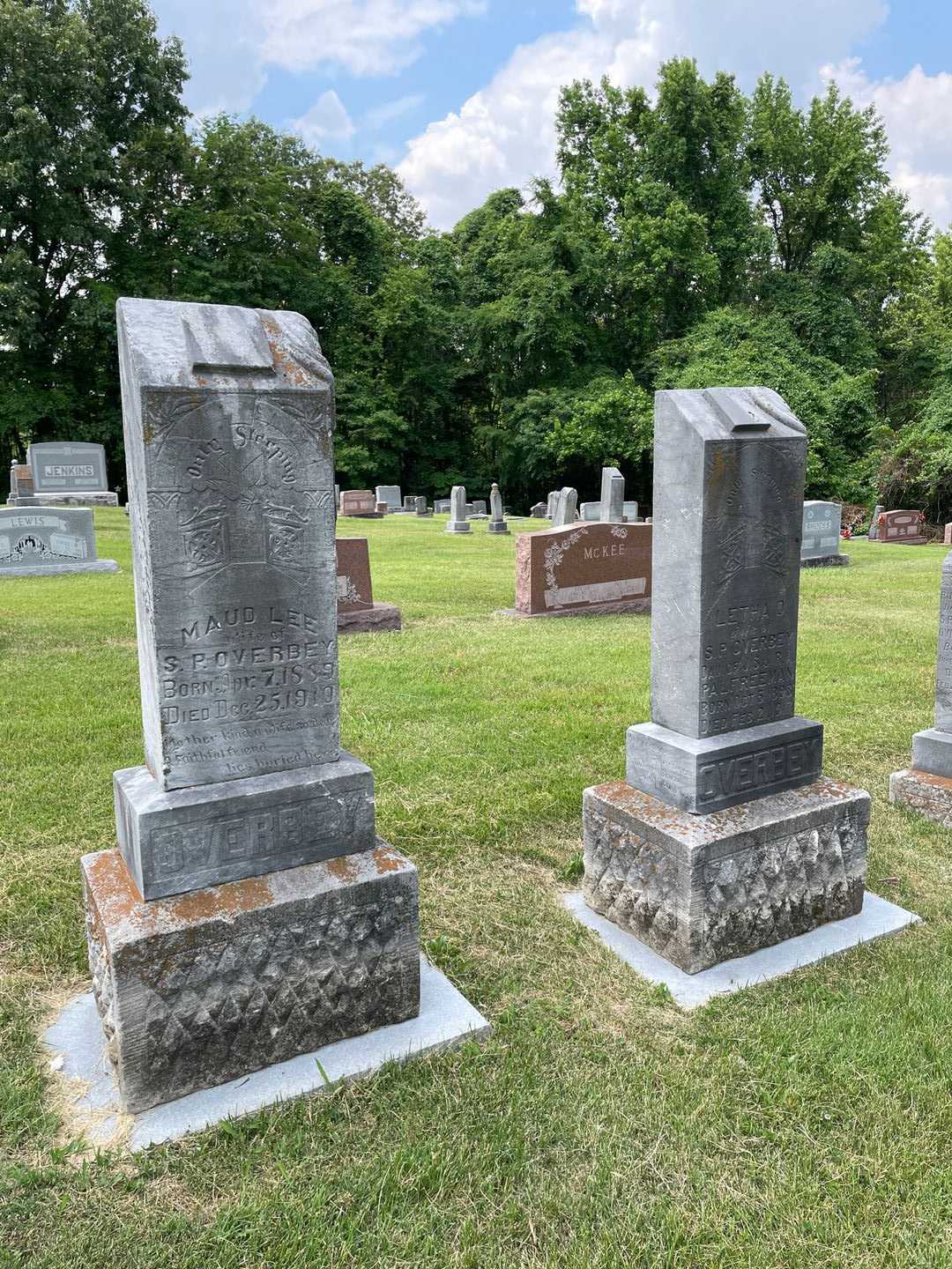 Maud Lee Overbey's grave. Photo 2