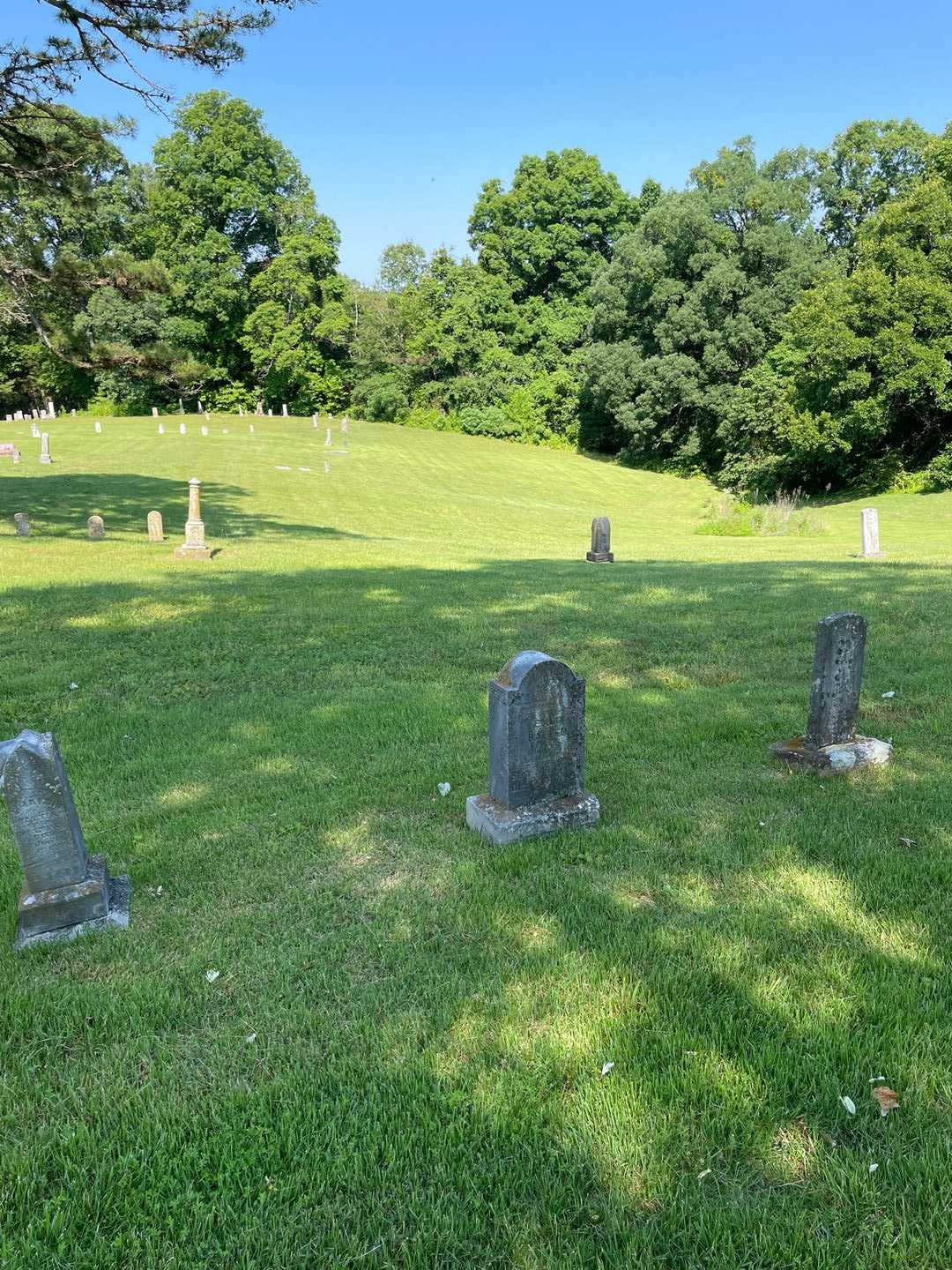 Emly Batten's grave. Photo 3