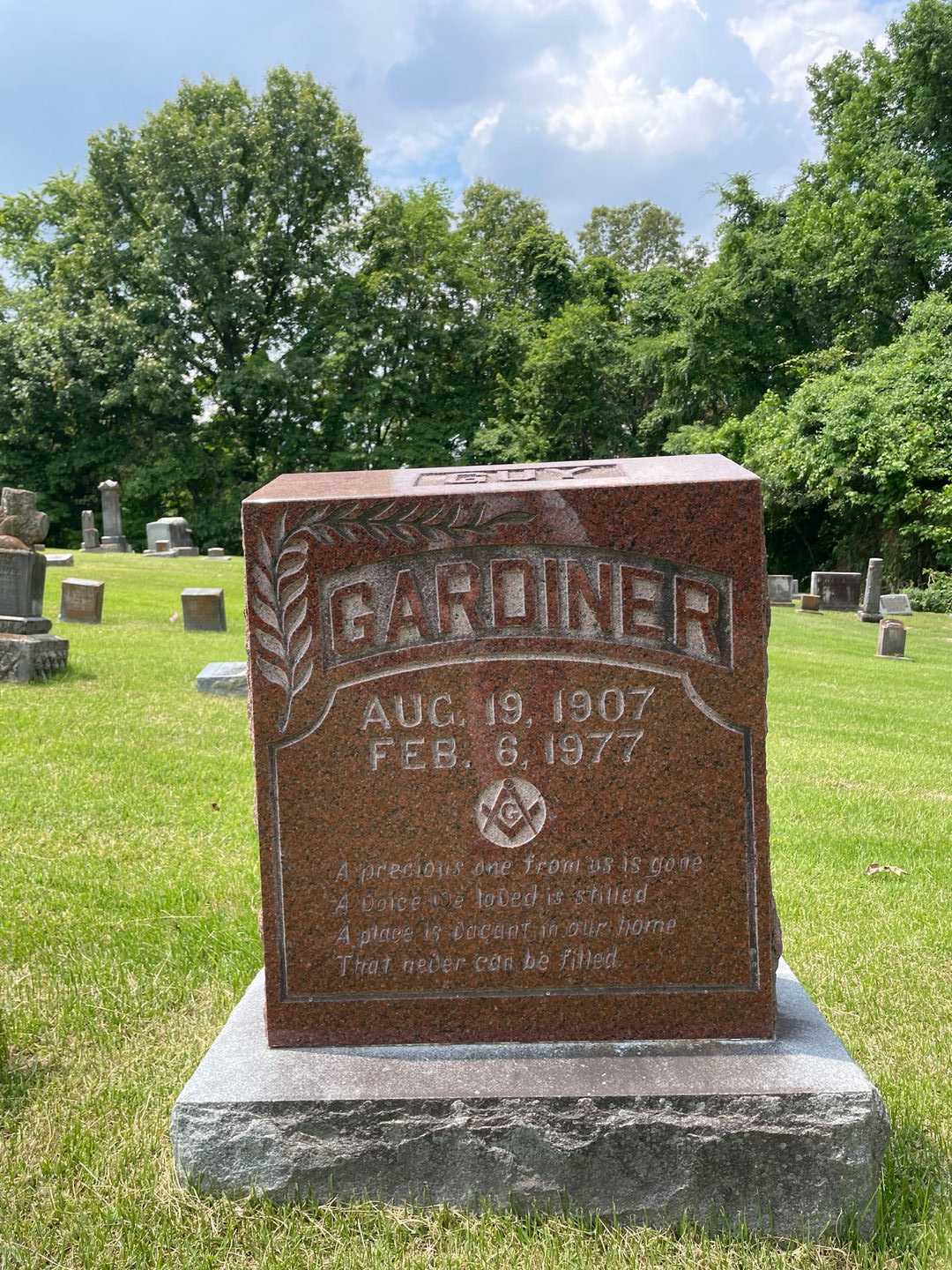 Guy Gardiner's grave. Photo 1