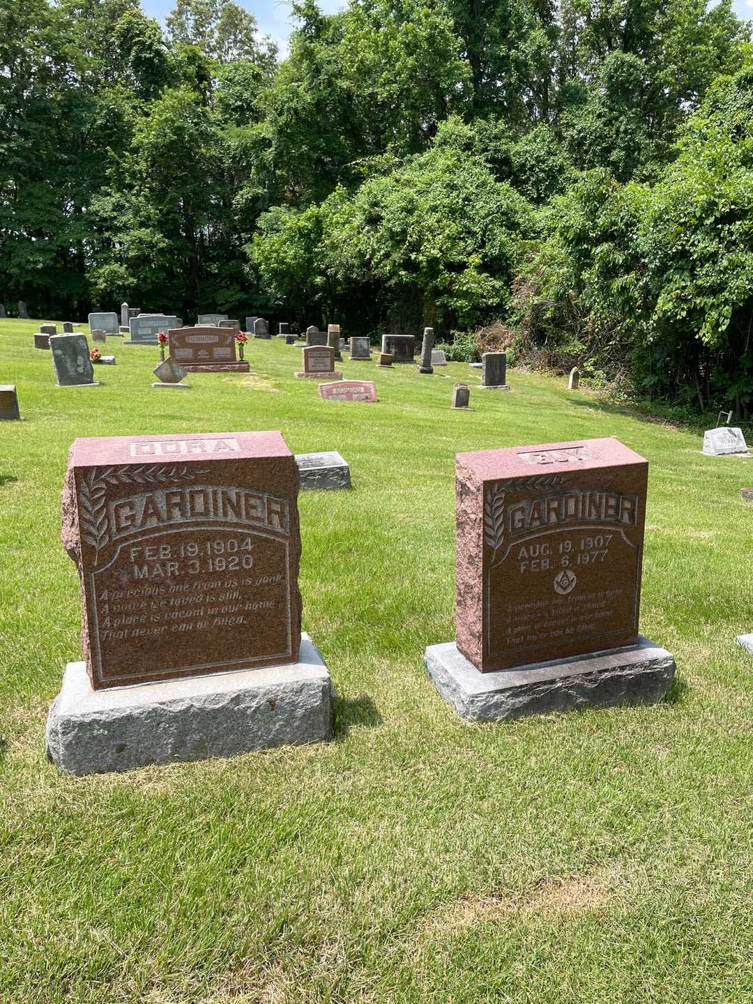 Dora Gardiner's grave. Photo 2