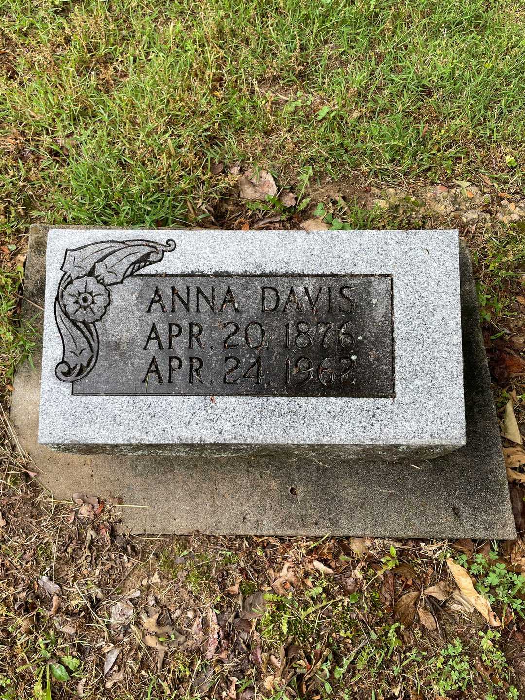 Anna Davis's grave. Photo 1