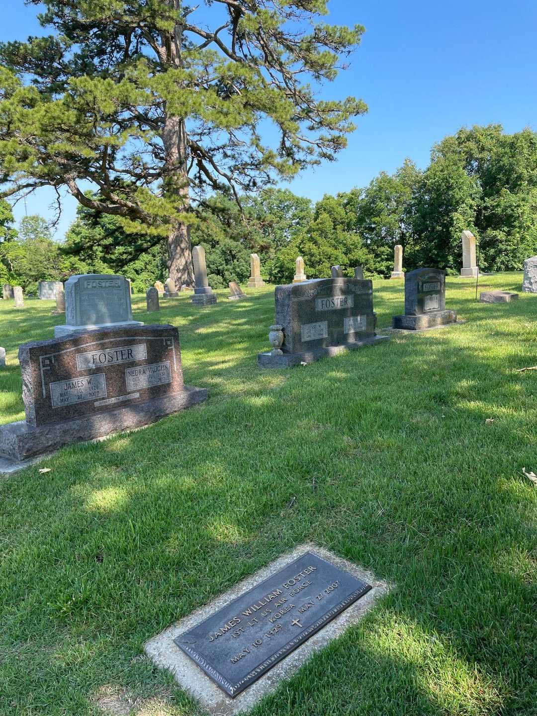 Nedra Vaughn Foster's grave. Photo 2