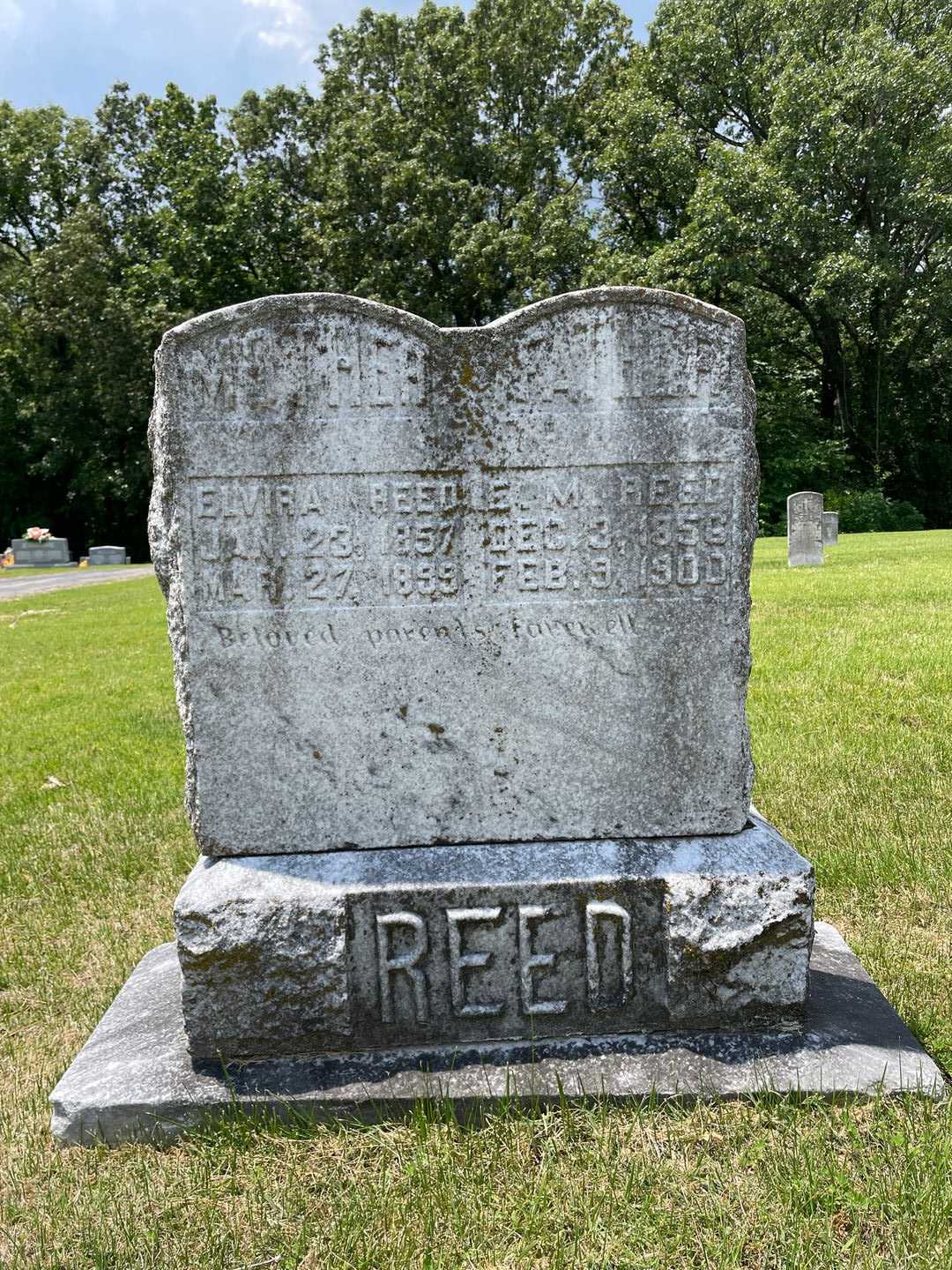 Elvira Reed's grave. Photo 1