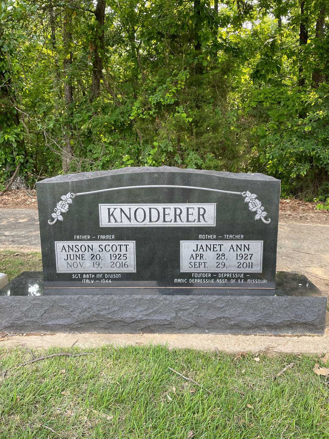 Anson Scott Knoderer's grave. Photo 2