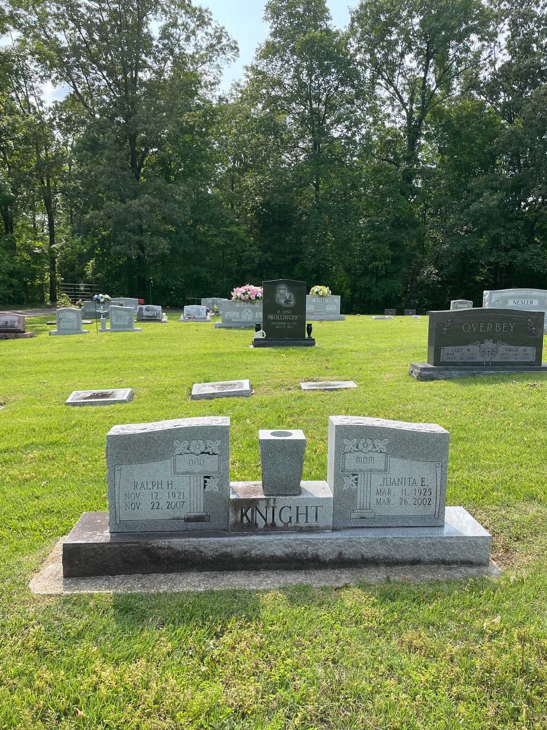 Juanita E. Knight's grave. Photo 3