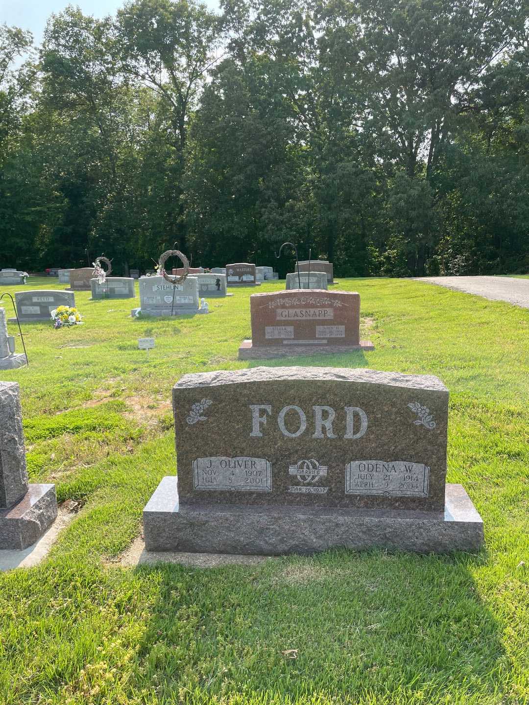 Odena W. Ford's grave. Photo 3