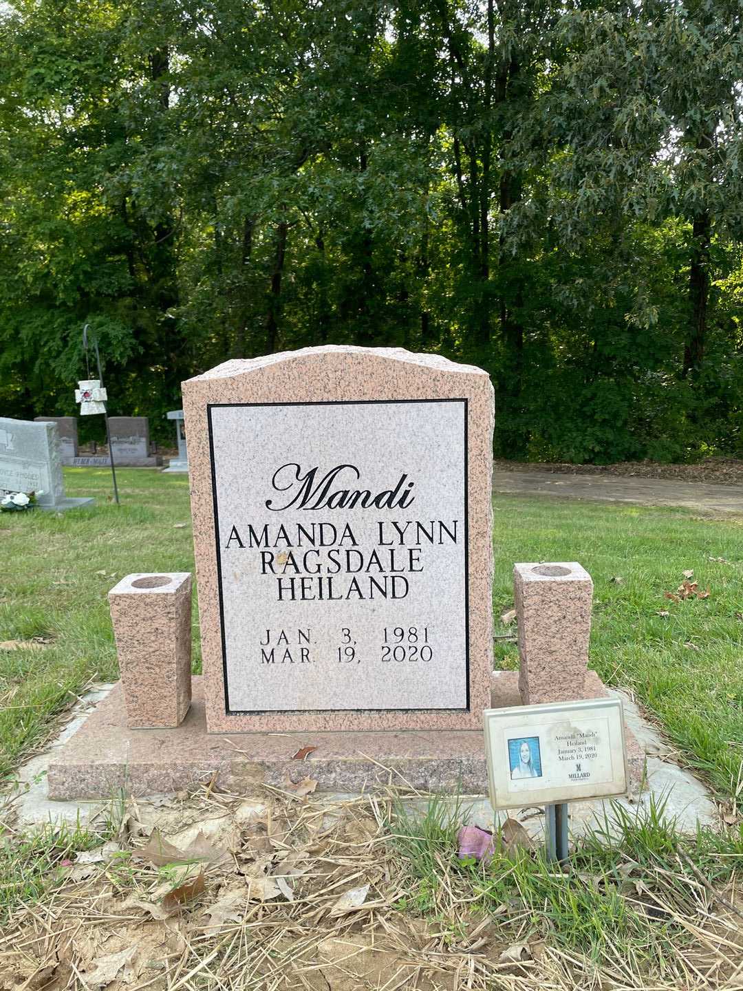 Amanda Lynn "Mandi" Ragsdale Heiland's grave. Photo 1