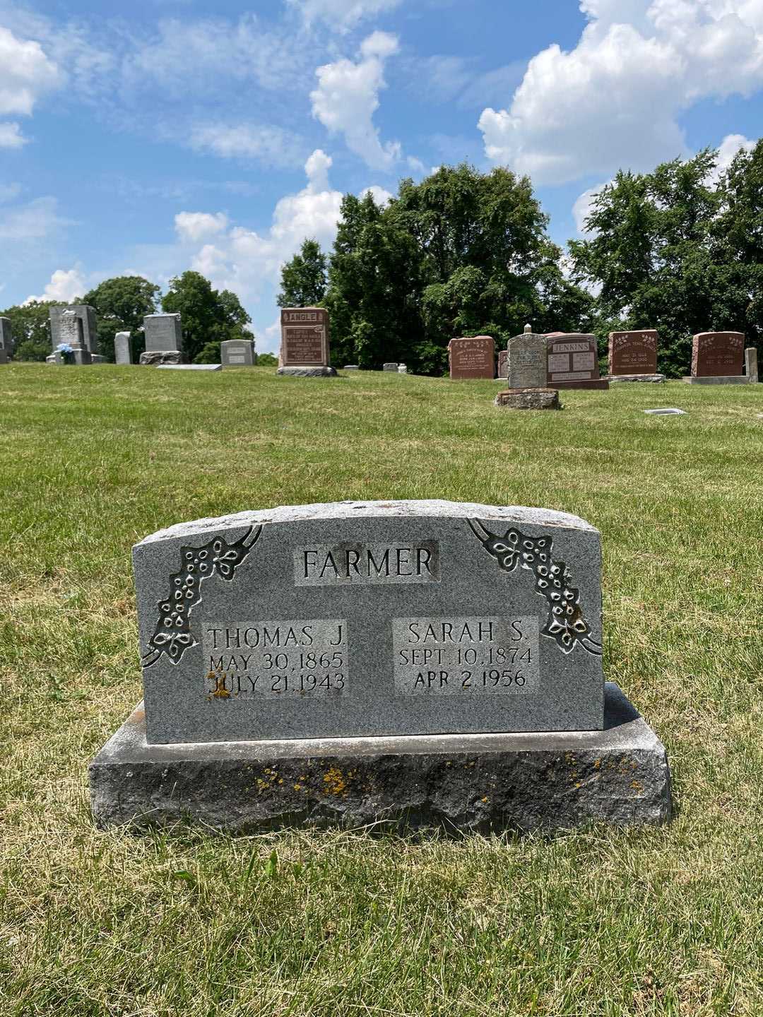 Thomas J. Farmer's grave. Photo 1