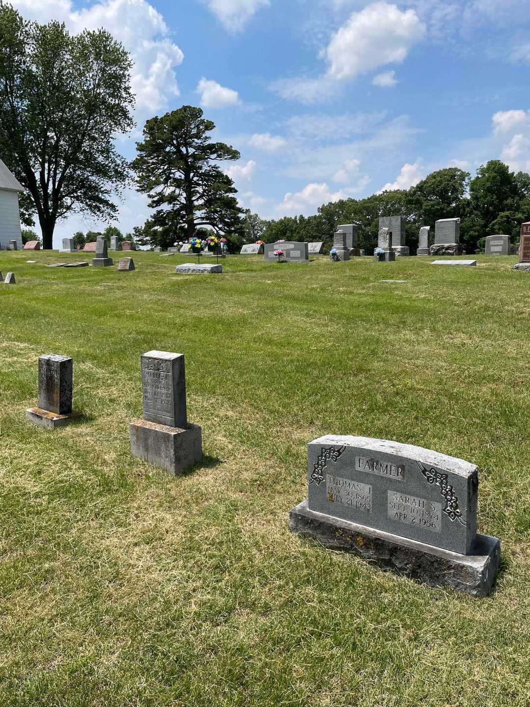 Thomas J. Farmer's grave. Photo 2