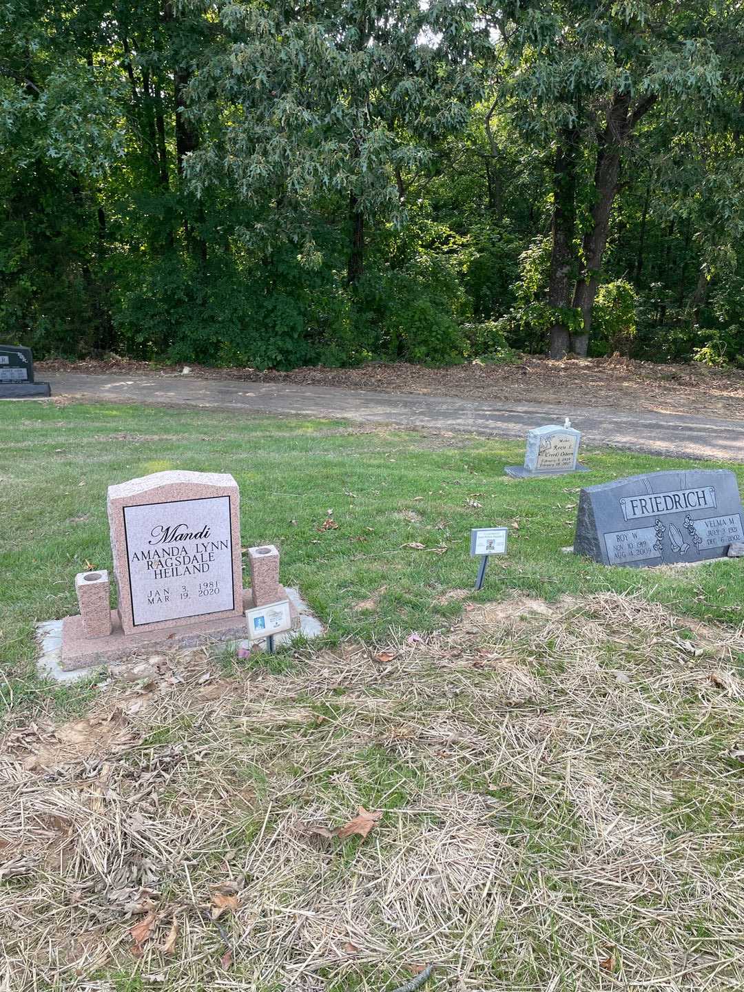 Amanda Lynn "Mandi" Ragsdale Heiland's grave. Photo 3