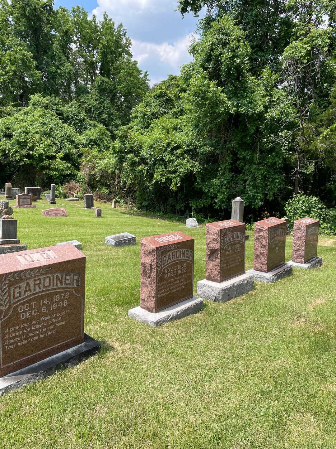 U. G. Gardiner's grave. Photo 3