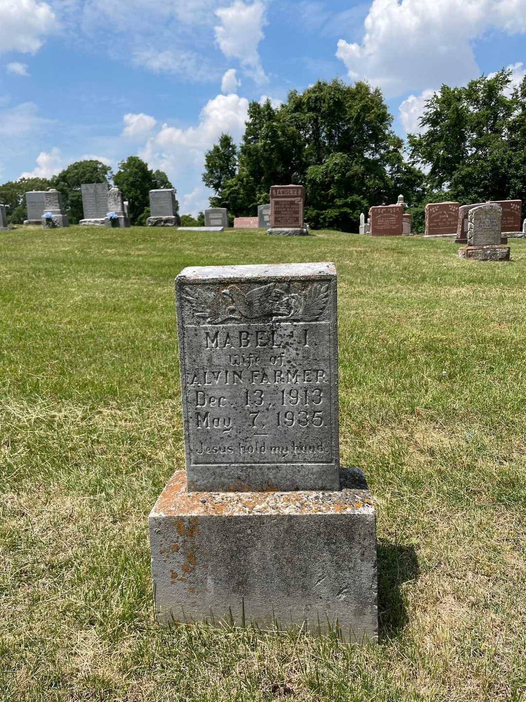 Mabel I. Farmer's grave. Photo 1