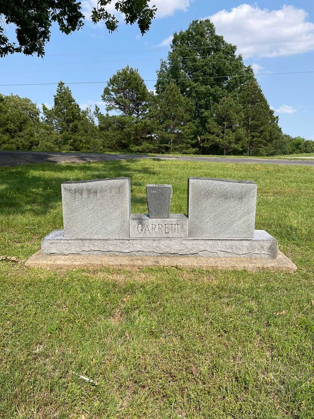 Helen M. Garrett's grave. Photo 2