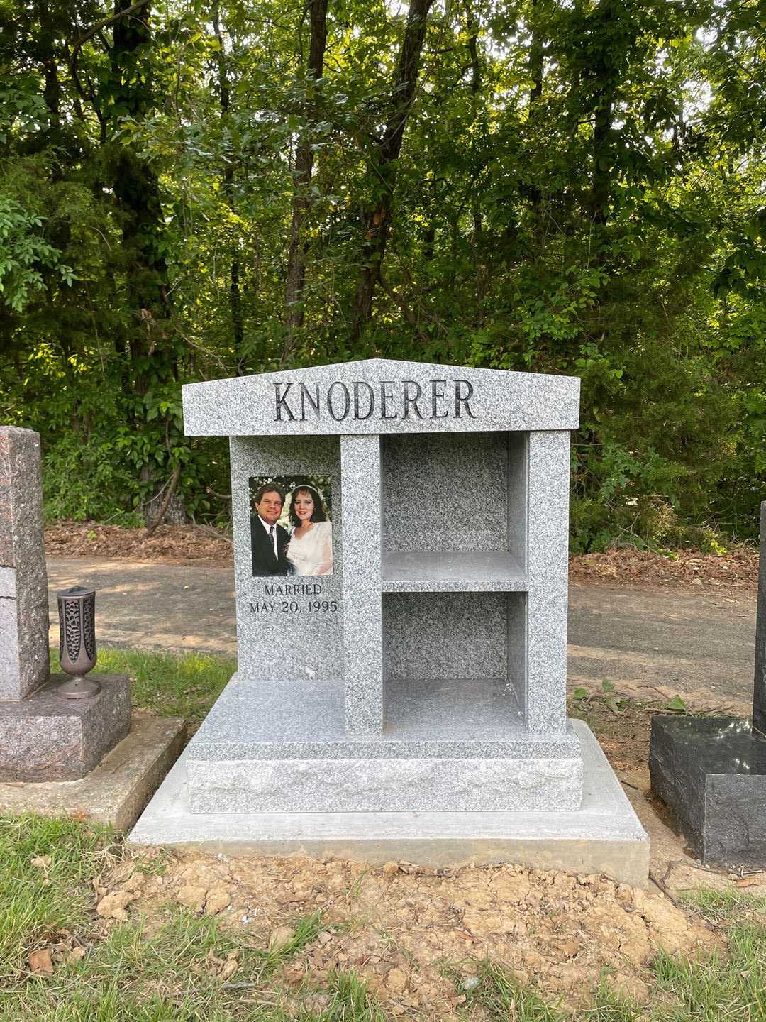 Anson Scott Knoderer's grave. Photo 1