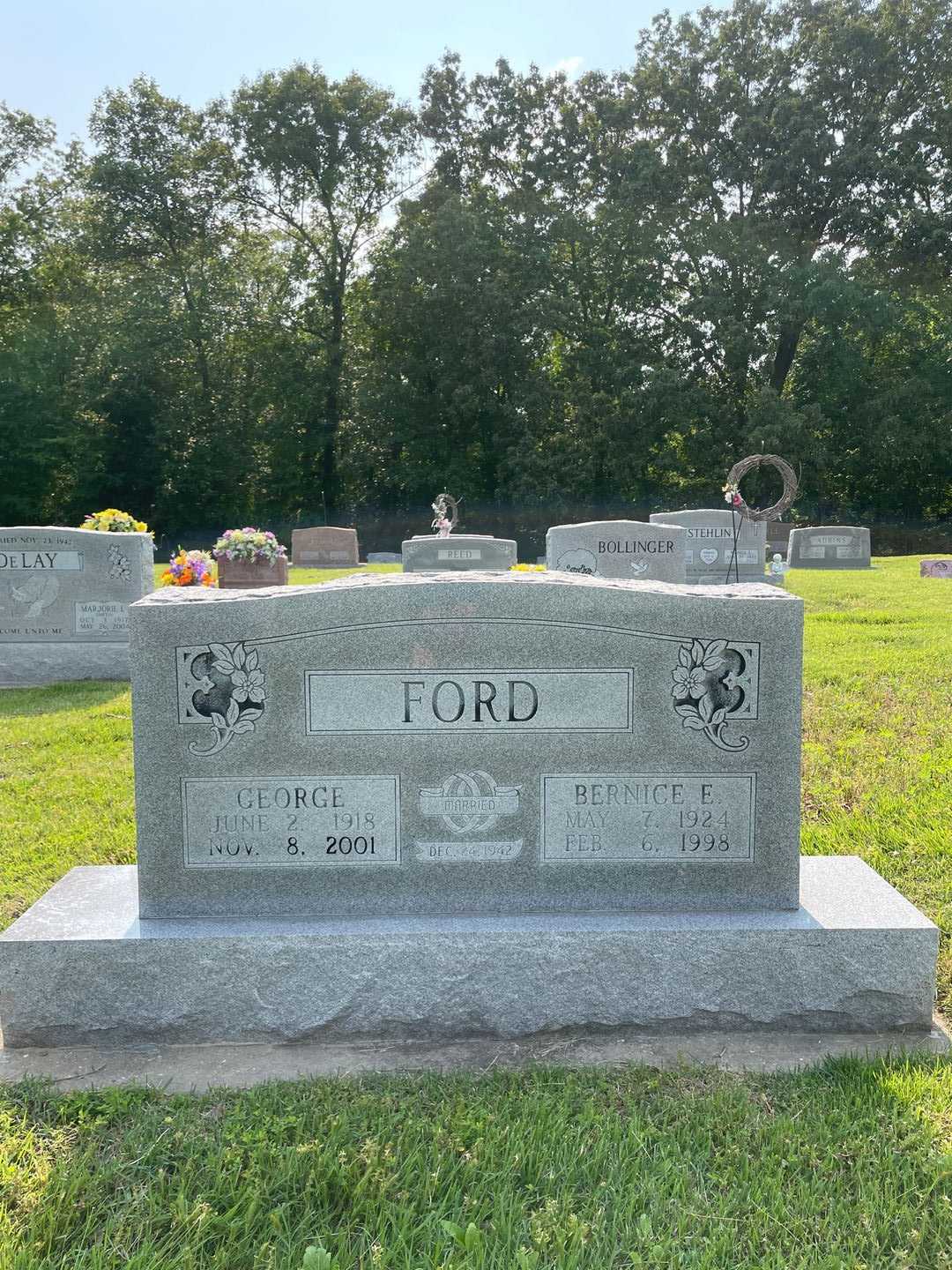 Bernice E. Ford's grave. Photo 1