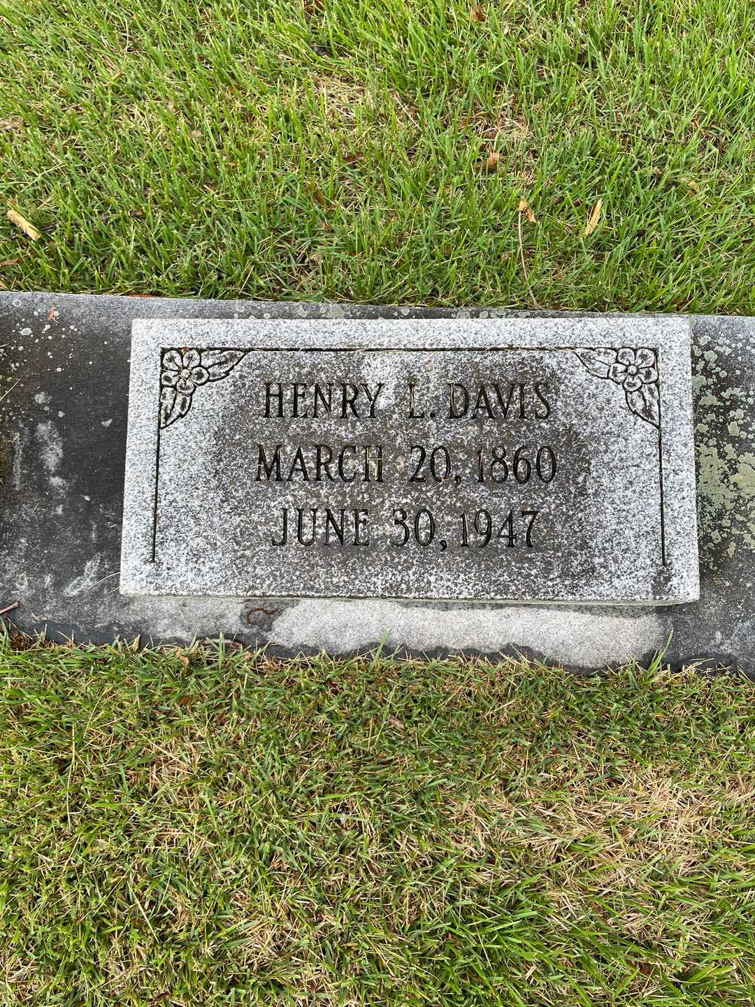 Henry L. Davis's grave. Photo 1