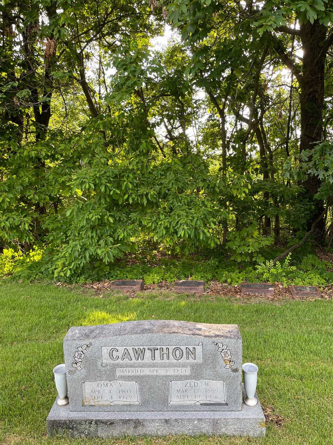 Oma V. Cawthon's grave. Photo 2