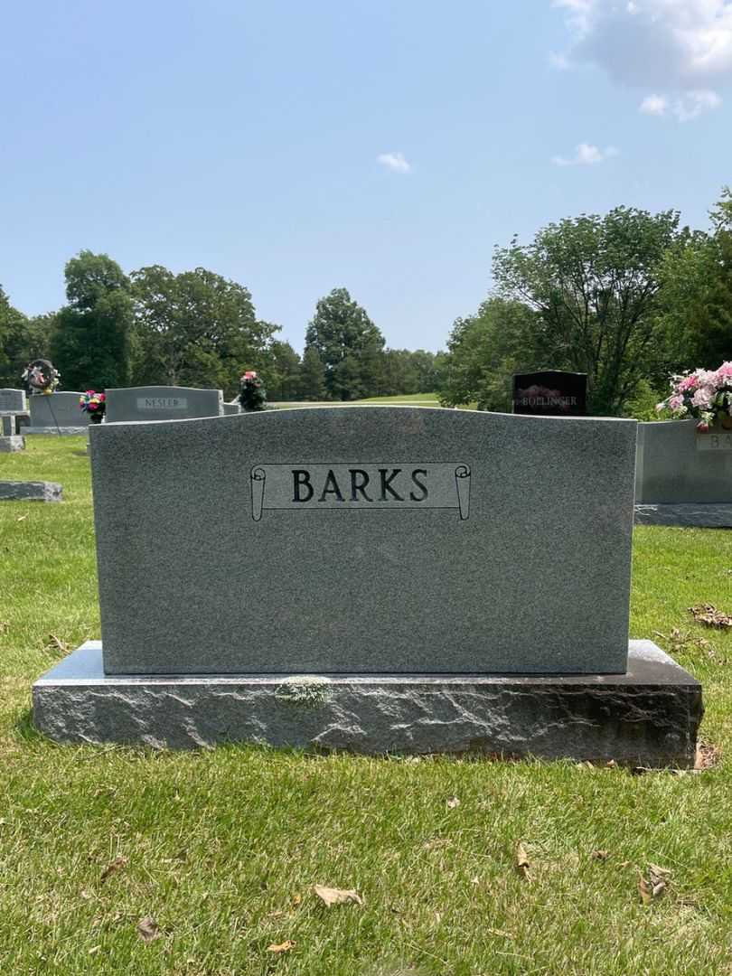 Roby M. Barks's grave. Photo 2