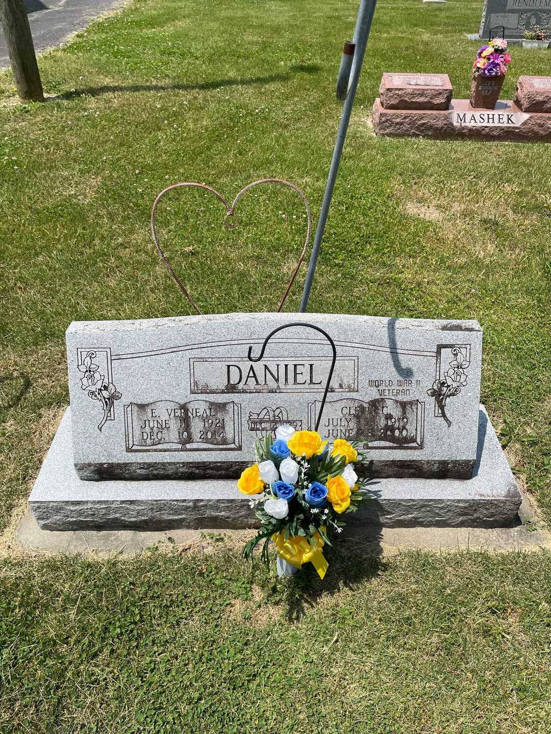 E. Verneal Daniel's grave. Photo 1