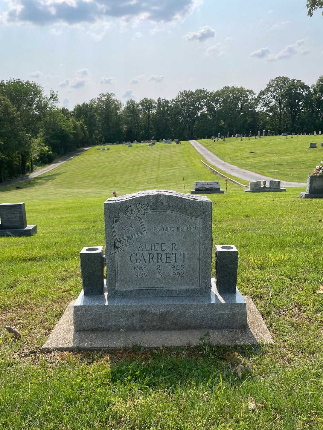 Alice R. Garrett's grave. Photo 1