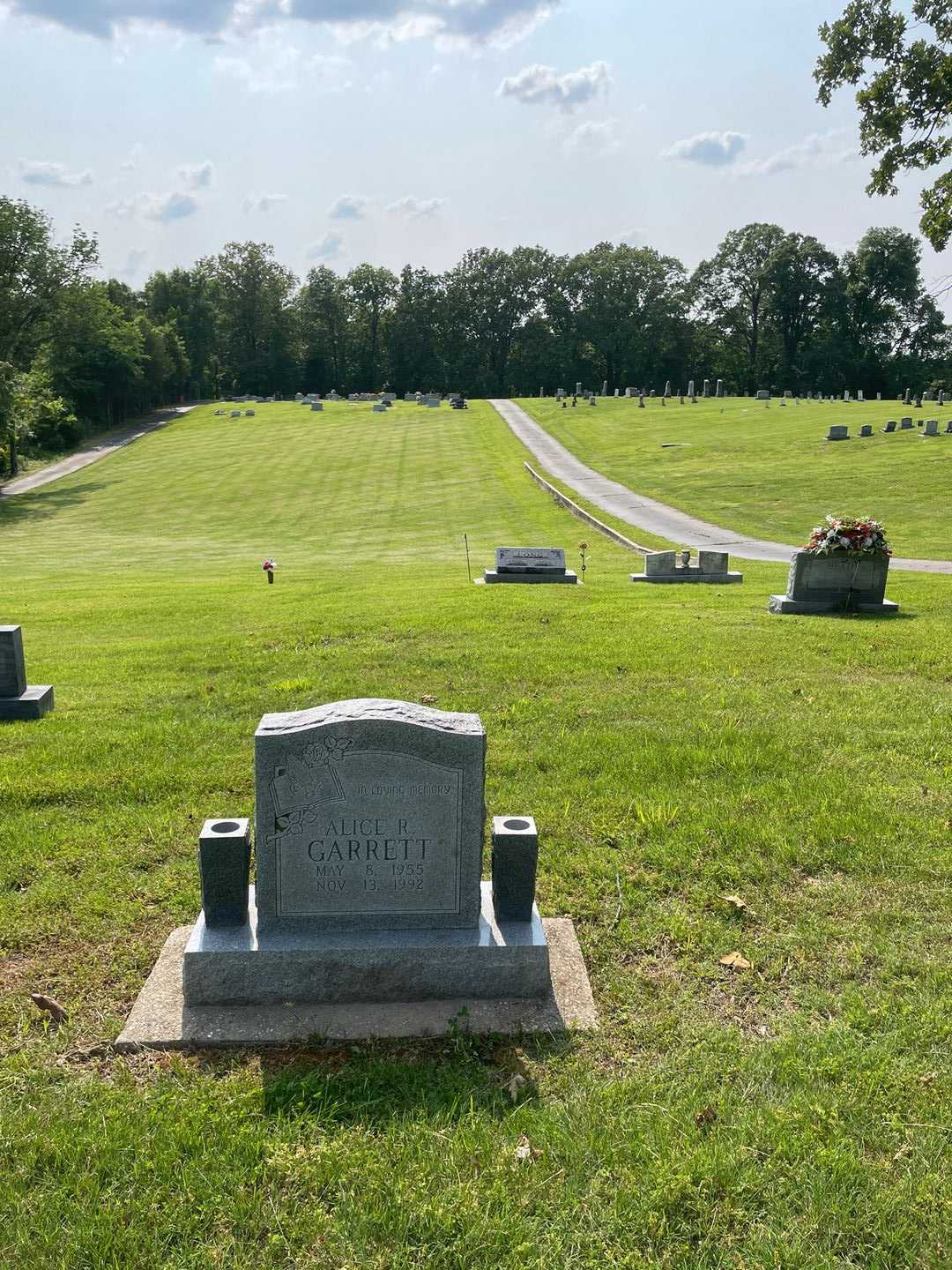Alice R. Garrett's grave. Photo 4