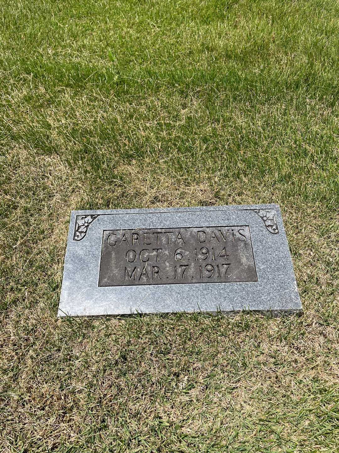 Garetta Davis's grave. Photo 1