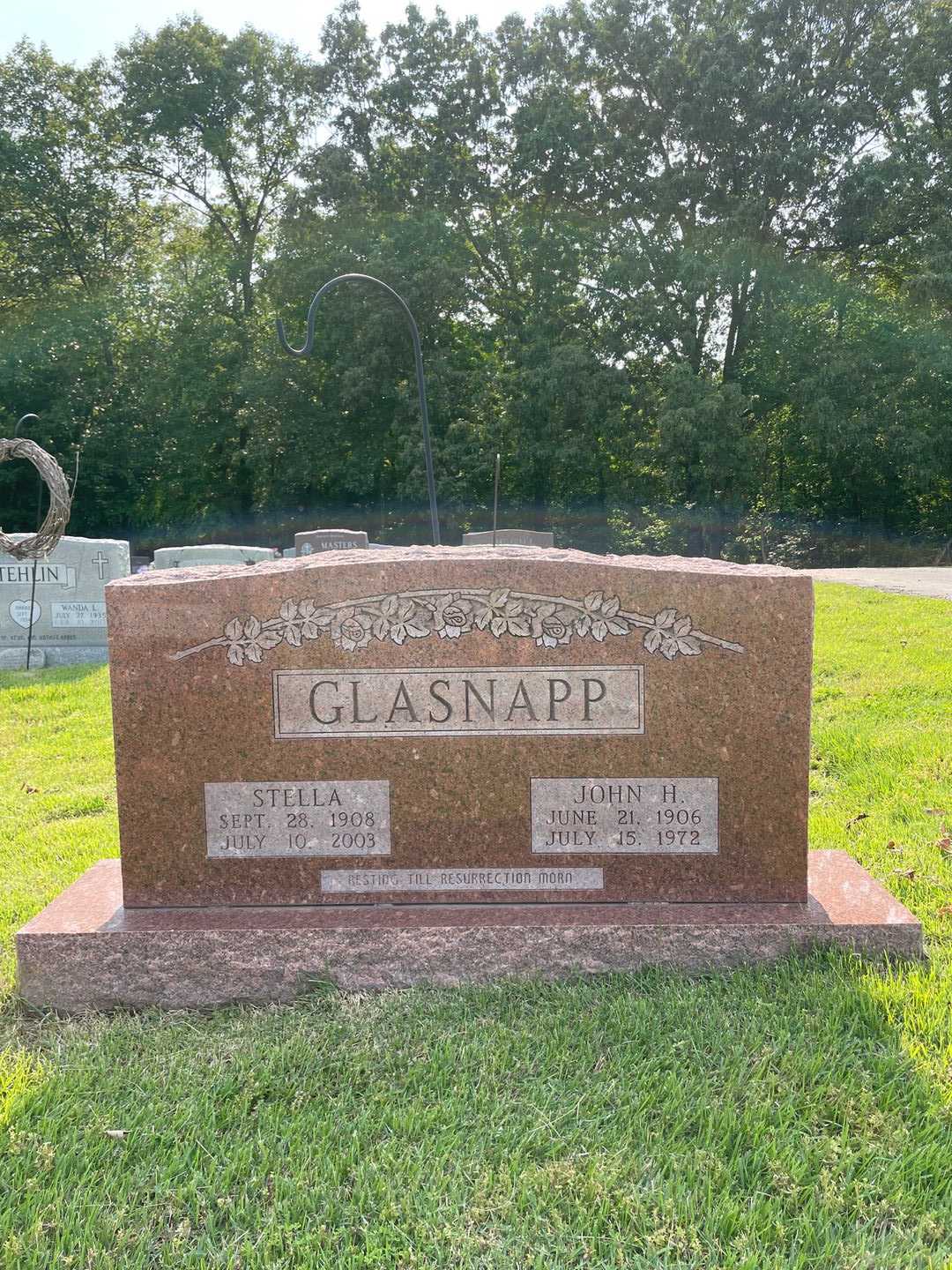 John H. Glasnapp's grave. Photo 1