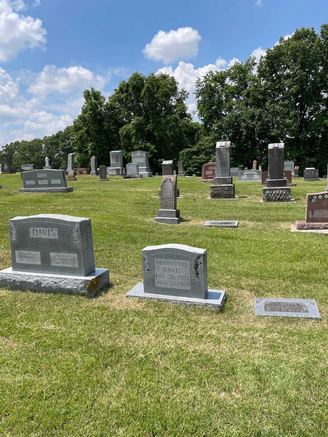 Garetta Davis's grave. Photo 2