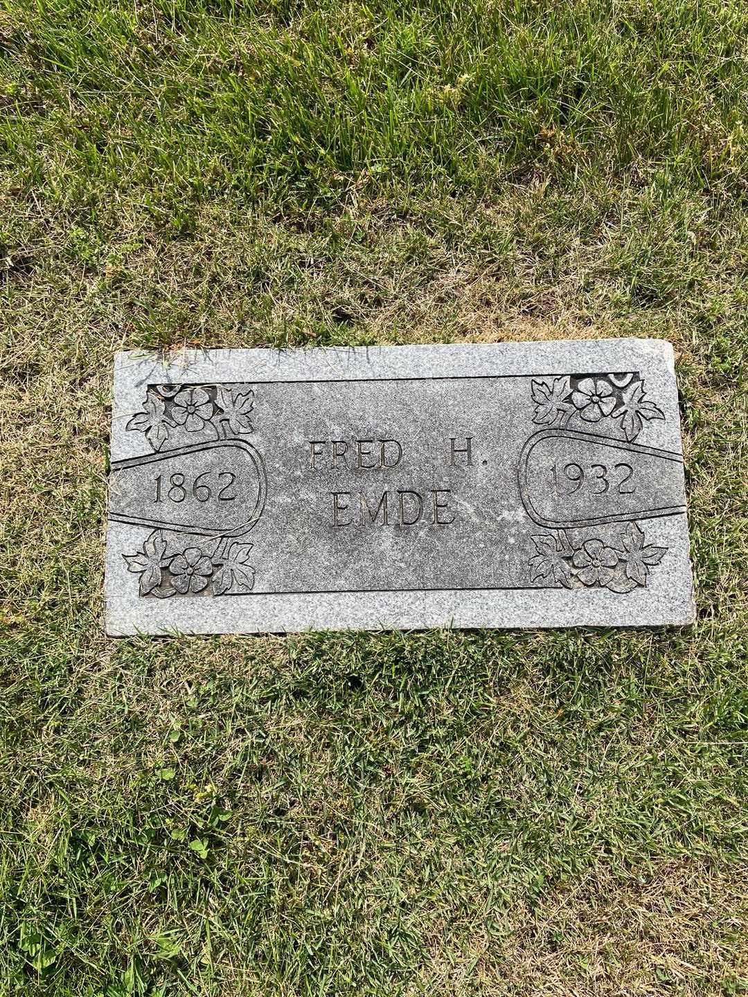 Fred H. Emde's grave. Photo 1