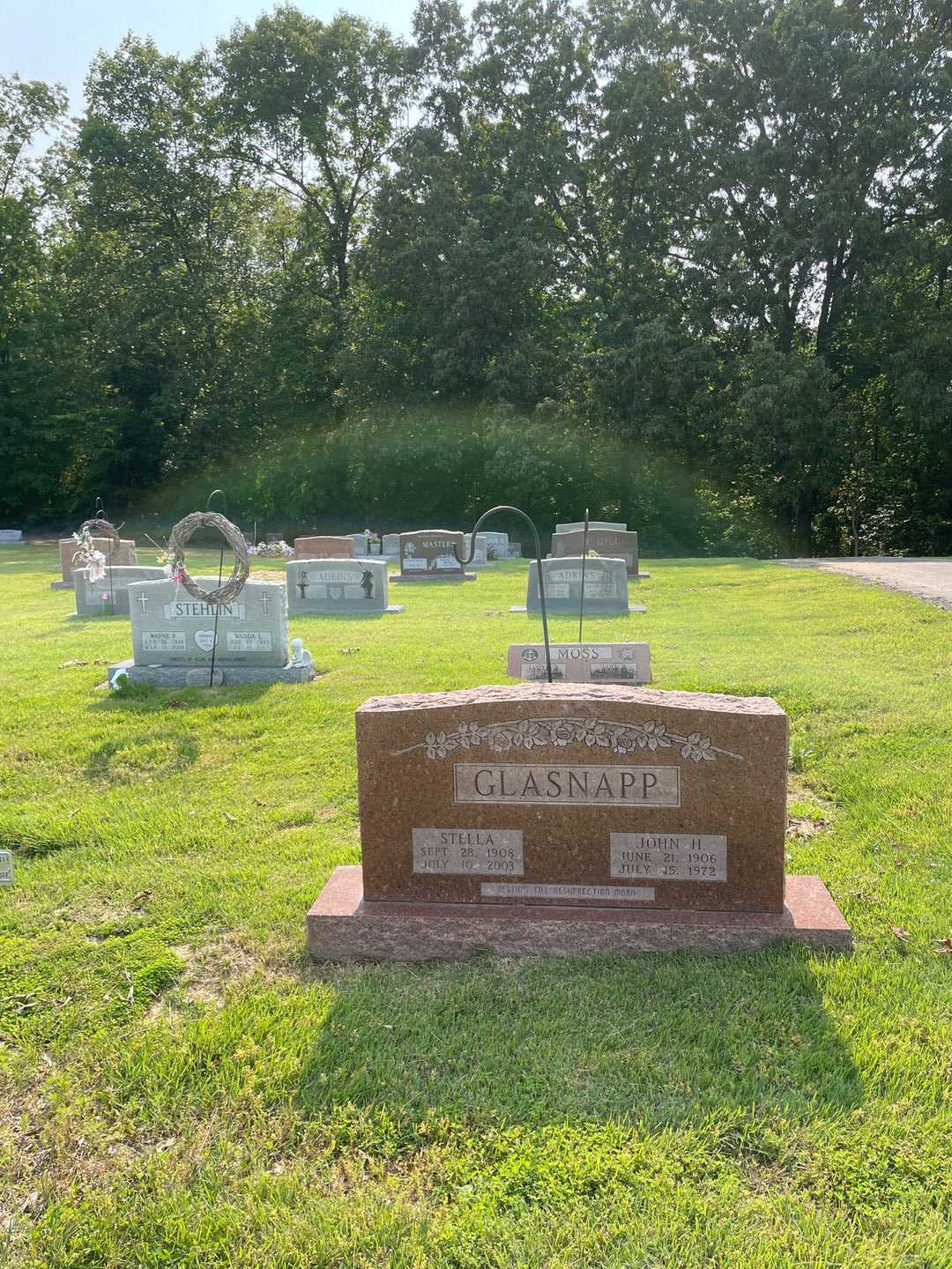 John H. Glasnapp's grave. Photo 3